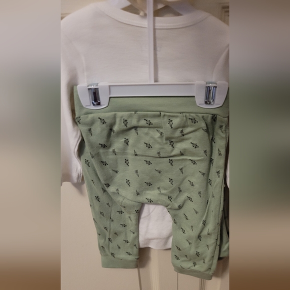 Rae Dunn BABY  3 piece outfit set “SPREAD JOY” 6-9 month NEW - Picture 4 of 4